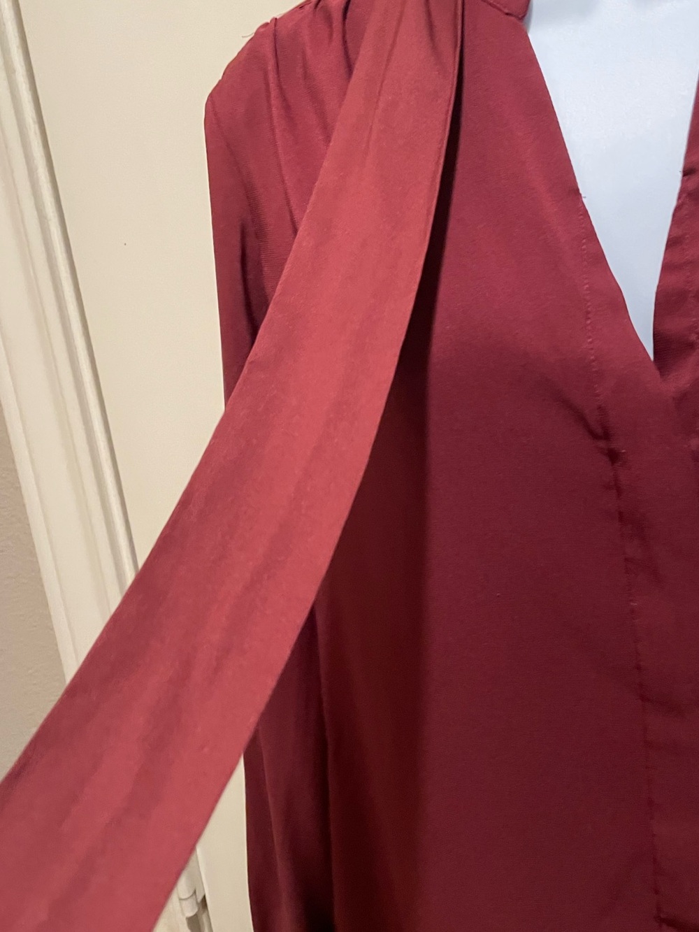 Express Relaxed Portofino Tie Front button down blouse. Maroon. Size M. - Picture 5 of 9